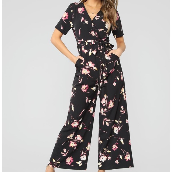 Fashion Nova Pants - NWOT. (Petite) Amused By You Floral Jumpsuit